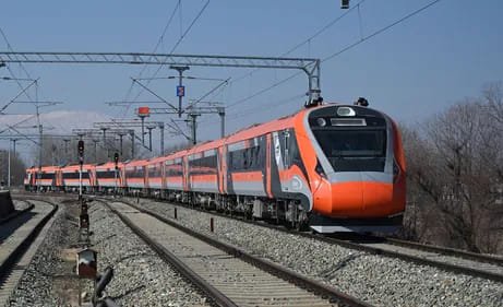 Bihar_News_Today_Vande_Bharat_Express_Train_Stone_Pelting.jpeg
