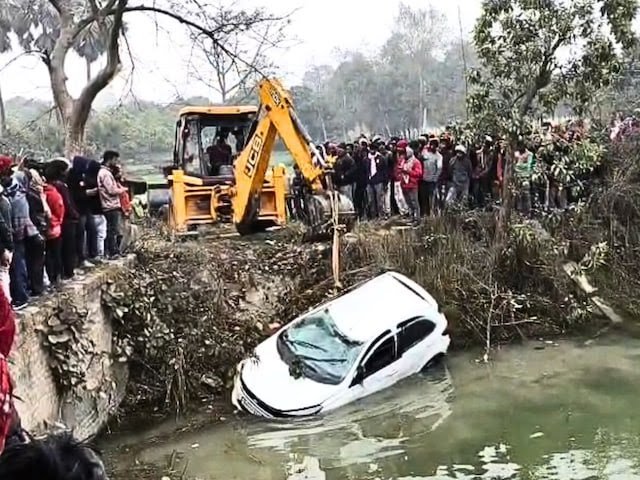 Bihar_News_Today_A_Car_Fell_Into_Canal_In_Muzaffarpur.jpeg