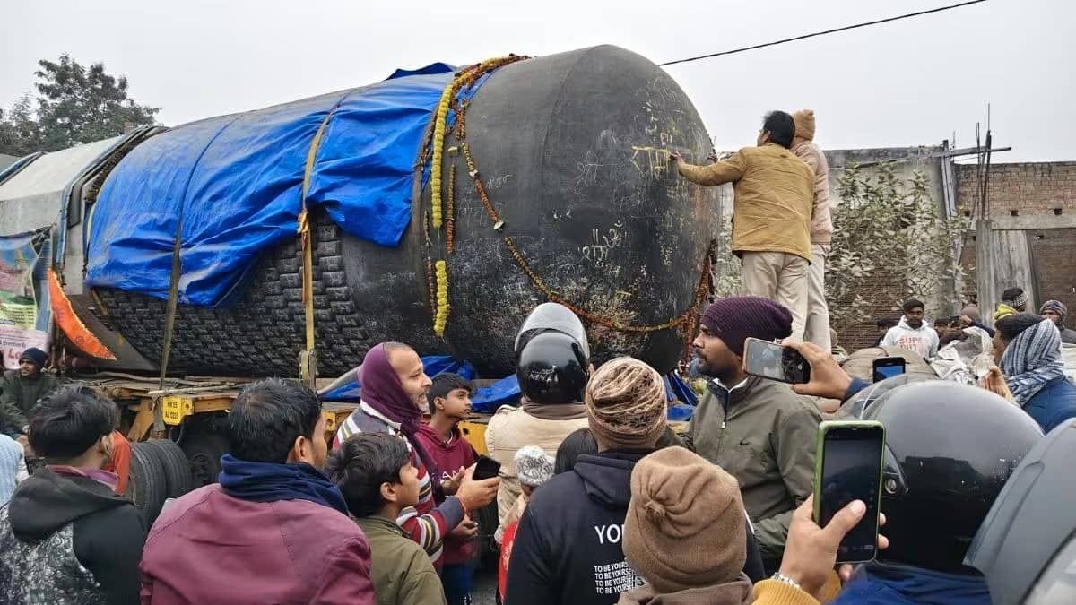 Bihar_News_Today_Jalabhishesk_Of_Worlds_Largest_Shivling.jpeg