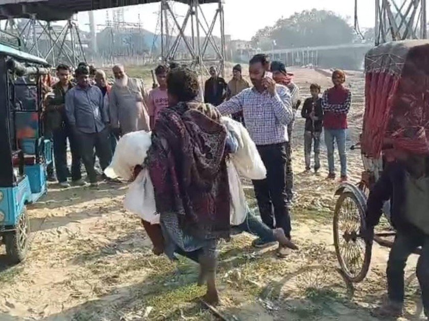 Bihar_News_Today_Two_Unnclaimed_Dead_Bodies_Were_To_Be_Thrown_On_The_Order_Of_Rail_Police.jpg