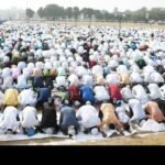 patna-india-june-17-muslim-people-offering-namaz-on-the-occasion-of-eid-al-adha-bakrid-festival-at-gandhi-maidan-on-june-17-2024-in-patna-india-photo-by-santosh-kumarhindustan-timessipa-usa-2XCKYPD