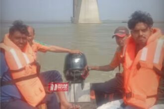 BiharNewsToday_hajipur youth jump gandhi setu