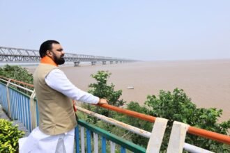 samrat-choudhary-inspects-rising-ganga-water